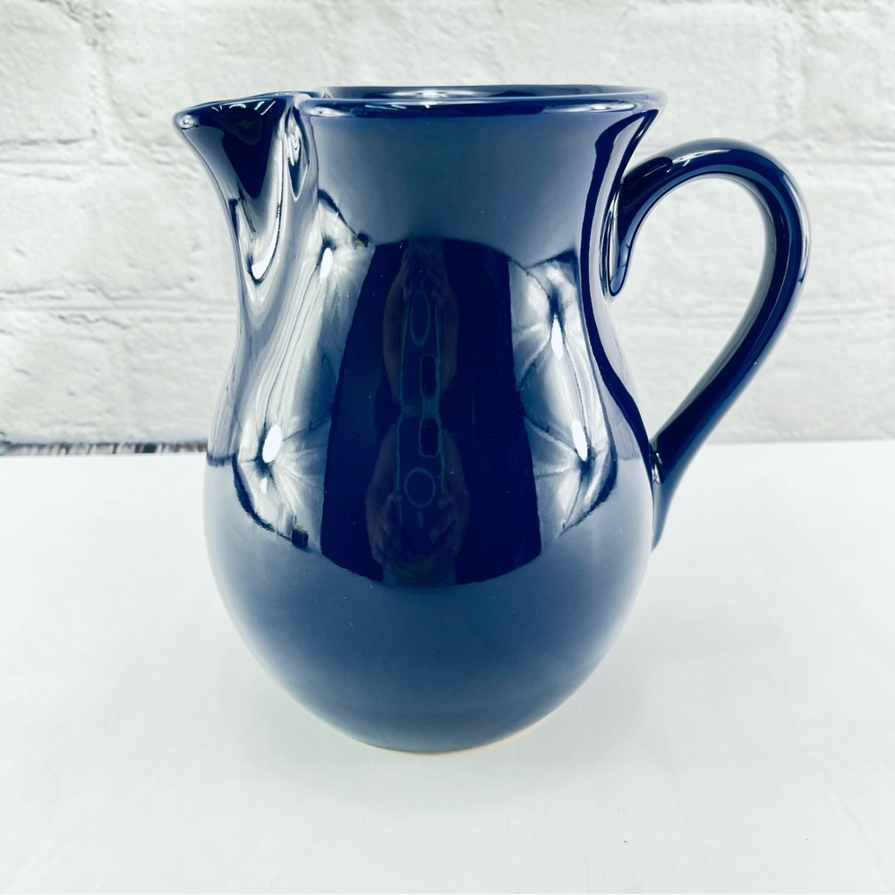Chantal One Quart 7 inch  Ruffle Spout Pitcher